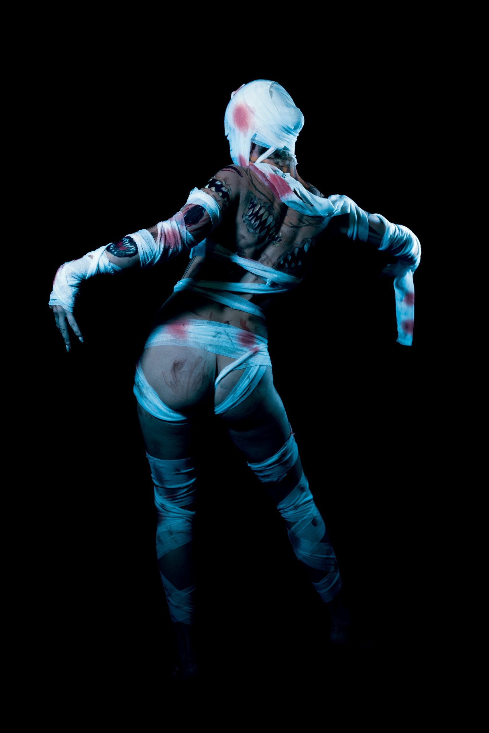 bodypainting berlin mummy female back